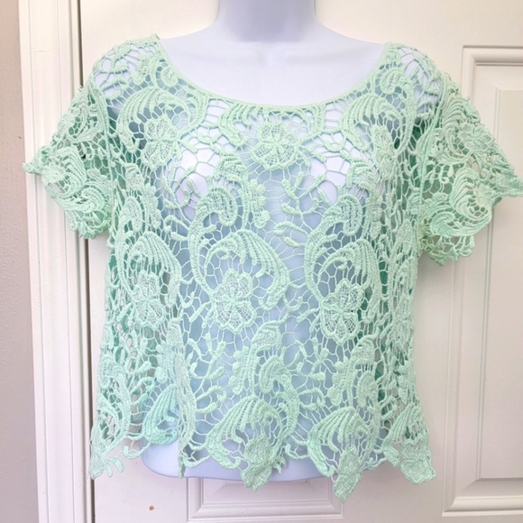 Charlotte Russe Mint Green All Over Crochet Short Sleeve Crop Top Size L - Picture 1 of 9